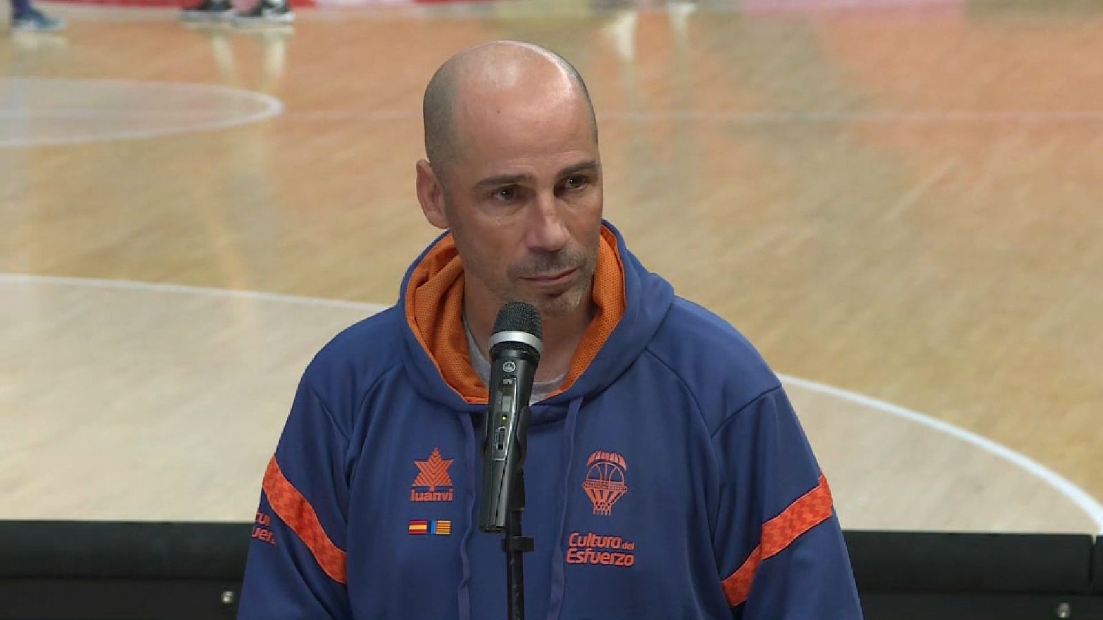 L'entrenador del València Basket, Joan Peñarroya