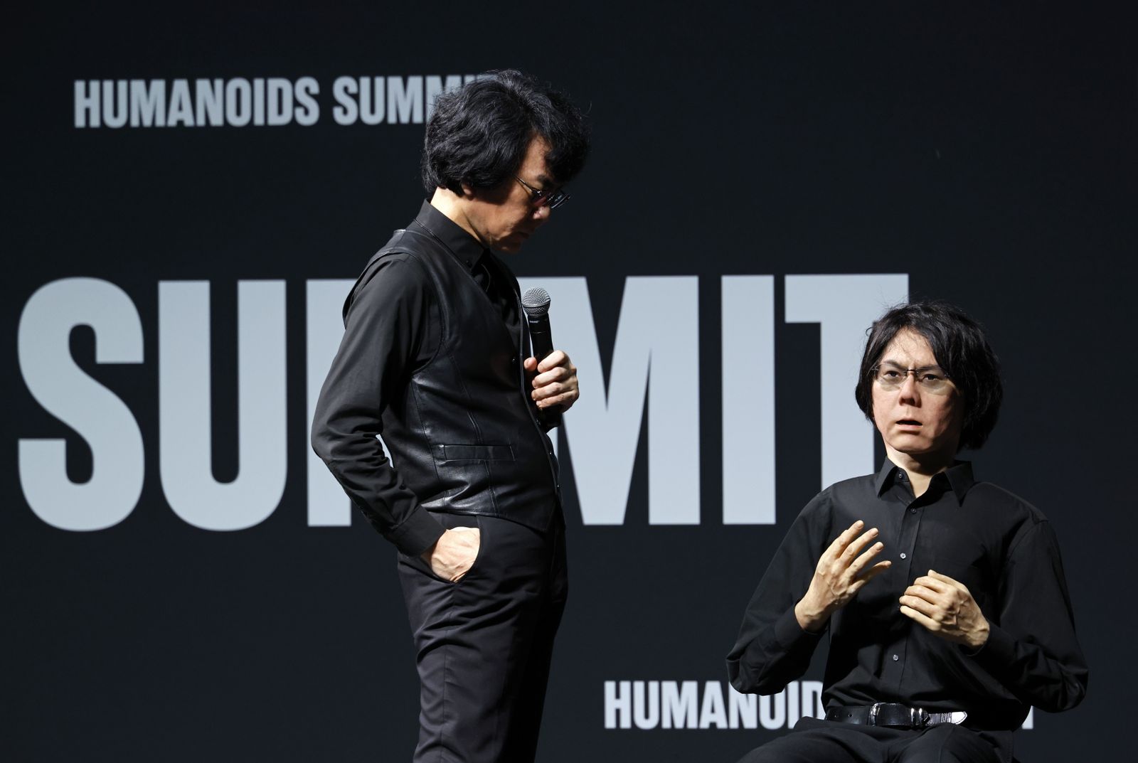 El japonés Hiroshi Ishiguro, un dels pioners de la robòtica contemporània i responsable del bessó robòtic