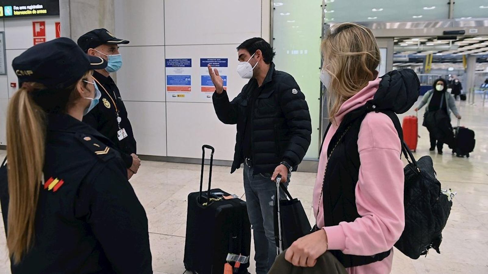Passatgers provinents de Londres aterren en l'aeroport Adolfo Suárez Madrid Barajas