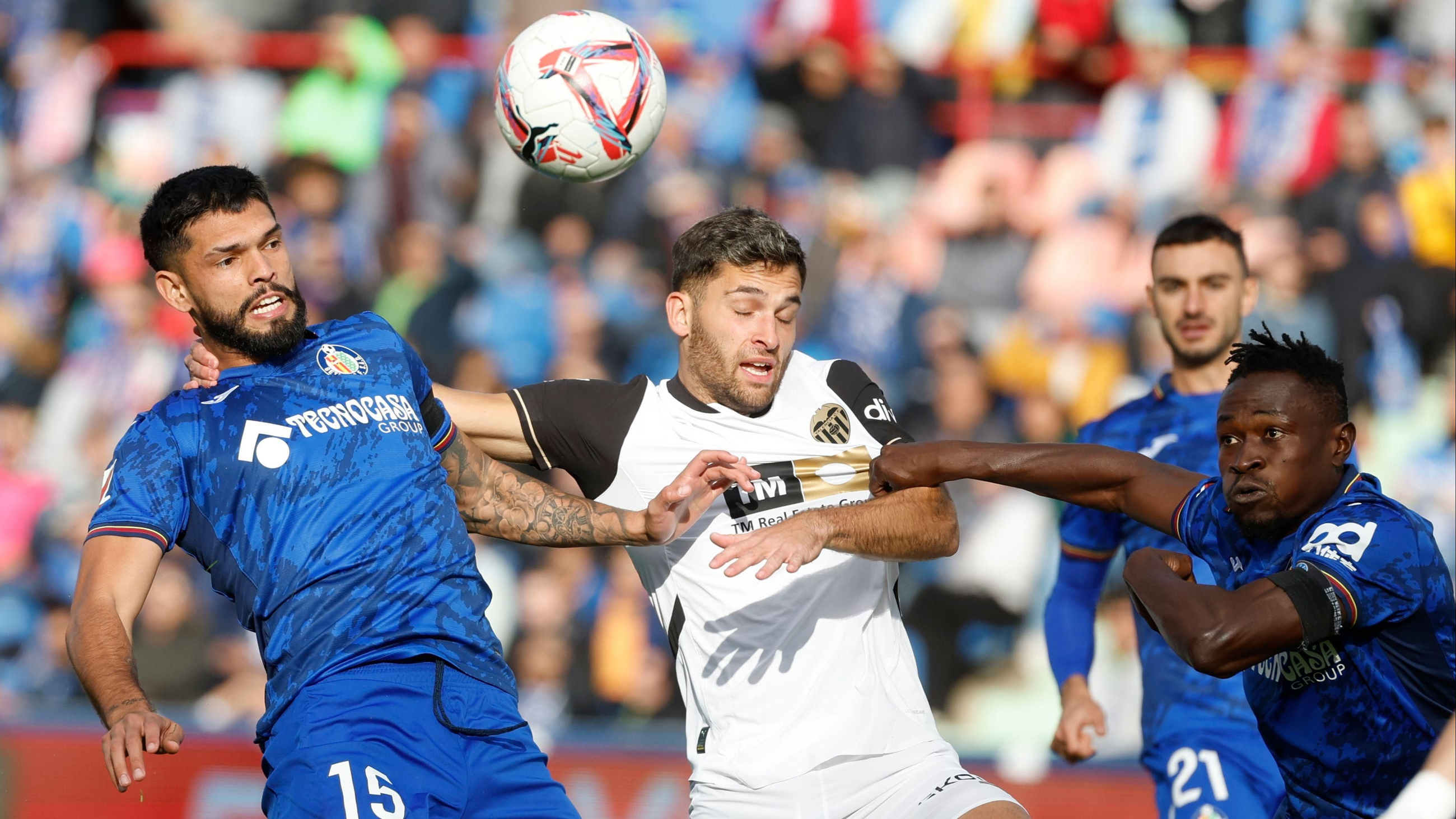 El futbolista del València, Hugo Duro, en una acció del partit contra el Getafe El futbolista del València, Hugo Duro, en una acció del partit contra el Getafe