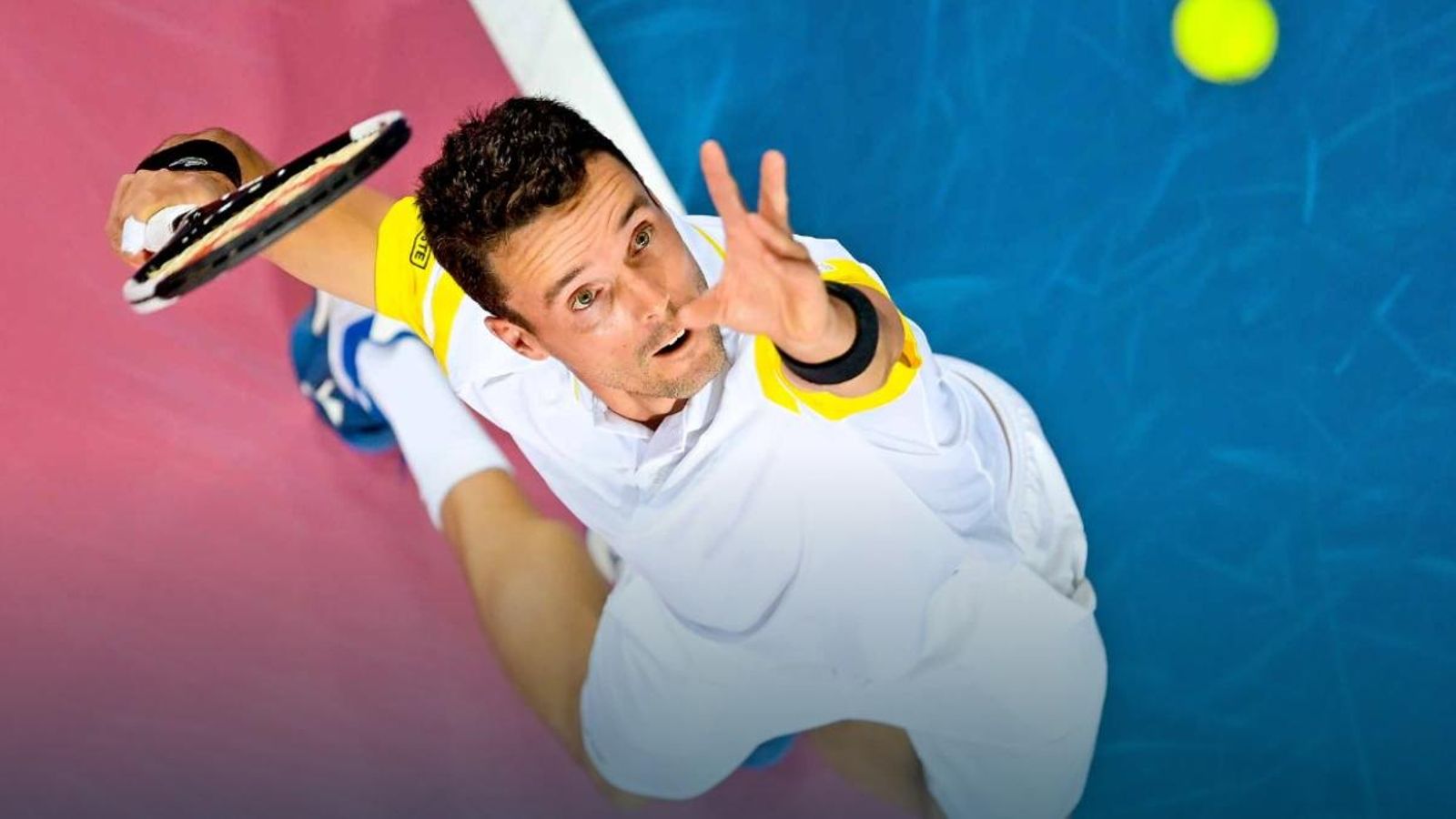 Roberto Bautista treu de fons