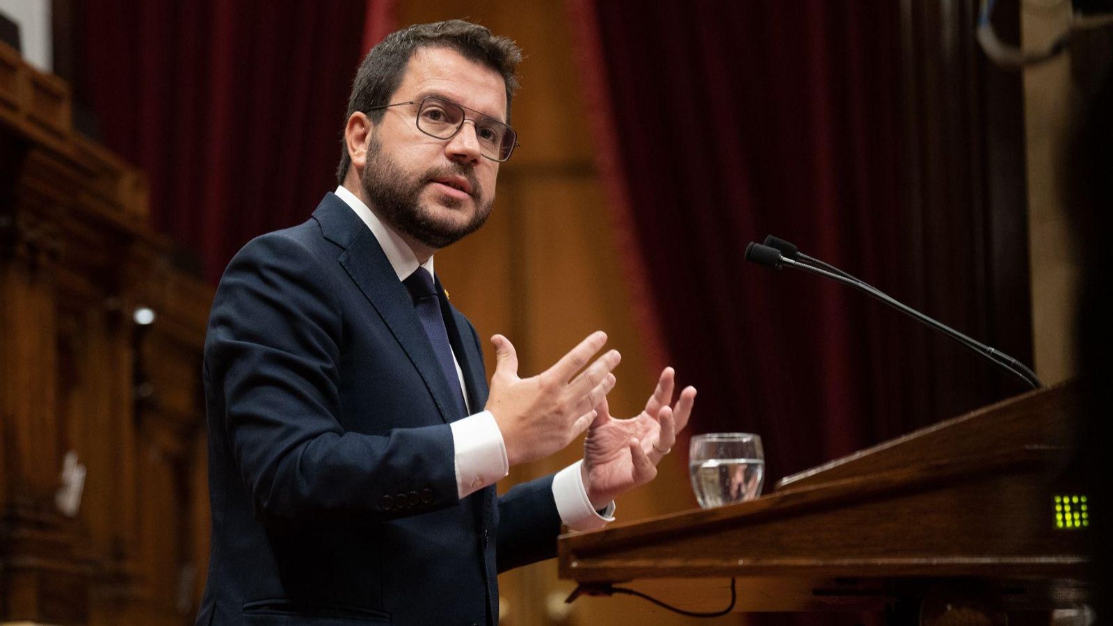 El president Pere Aragonés intervé, des de la tribuna, en el debat de política general que se va celebrar aquest dimarts al parlament català