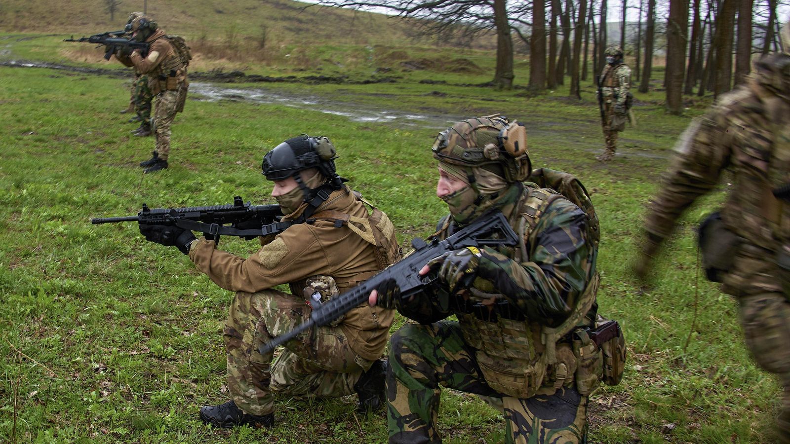 Soldats en el Centre d'Entrenament Militar a Khàrkiv, Ucraïna