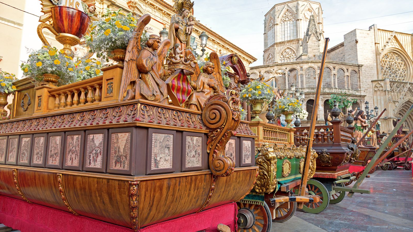 Les Roques a la plaça de la Mare de Déu durant el Corpus