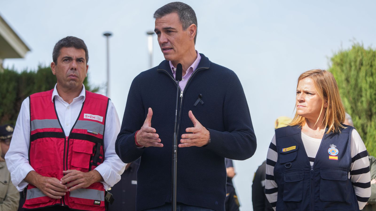 Pedro Sánchez en la compareixença que va oferir des de l'Eliana el 31 de d'octubre, junt a Carlos Mazón i Pilar Bernabé