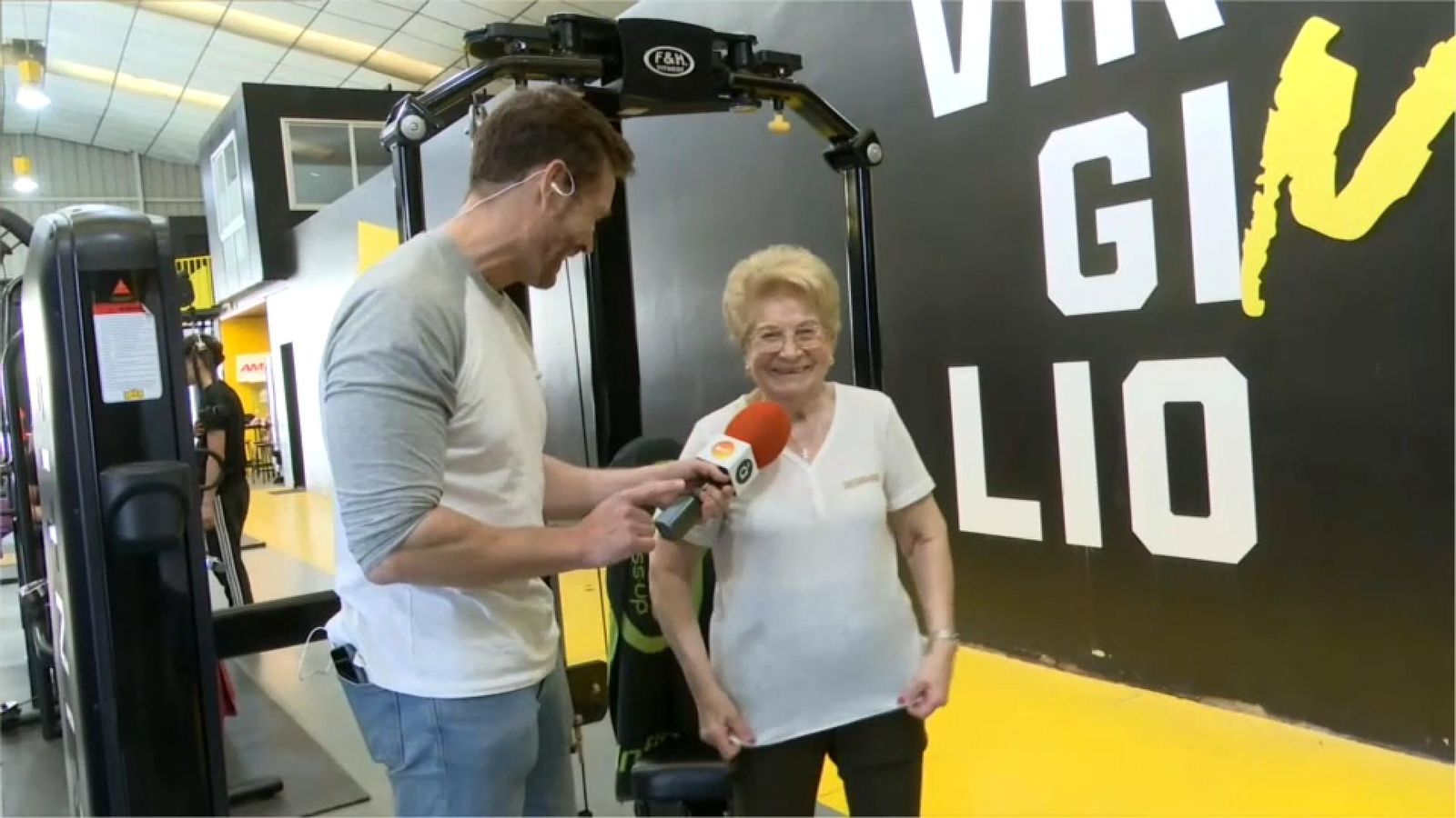 Tot i tindre 88 anys, fa exercicis de força, màquines de gimnàs i esquats