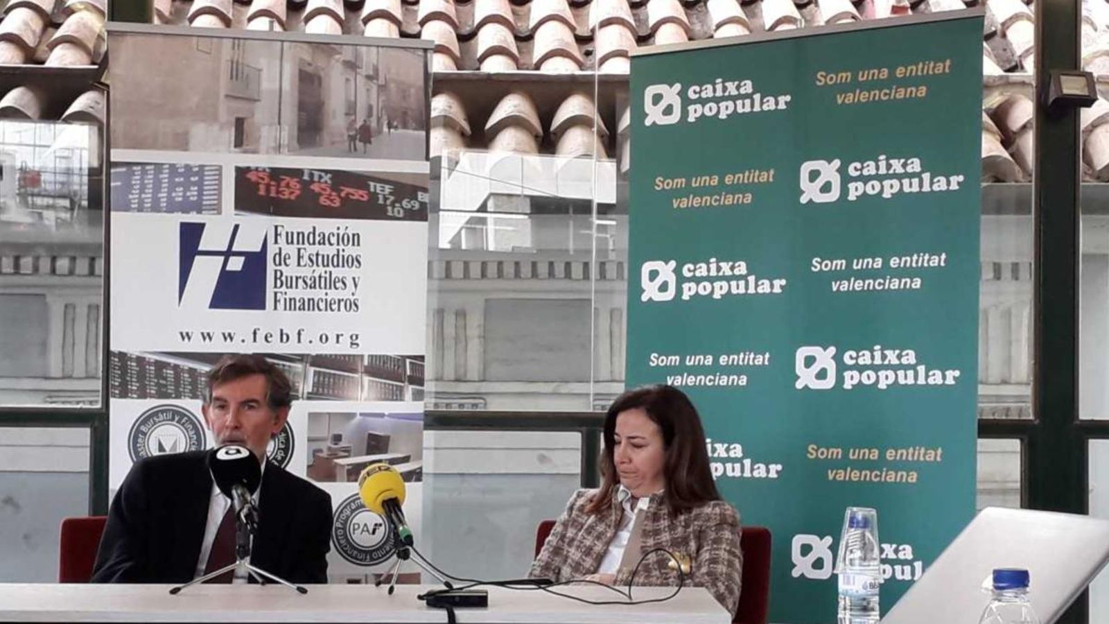 Caixa Popular obri una nova línia de negoci per al sector farmacèutic