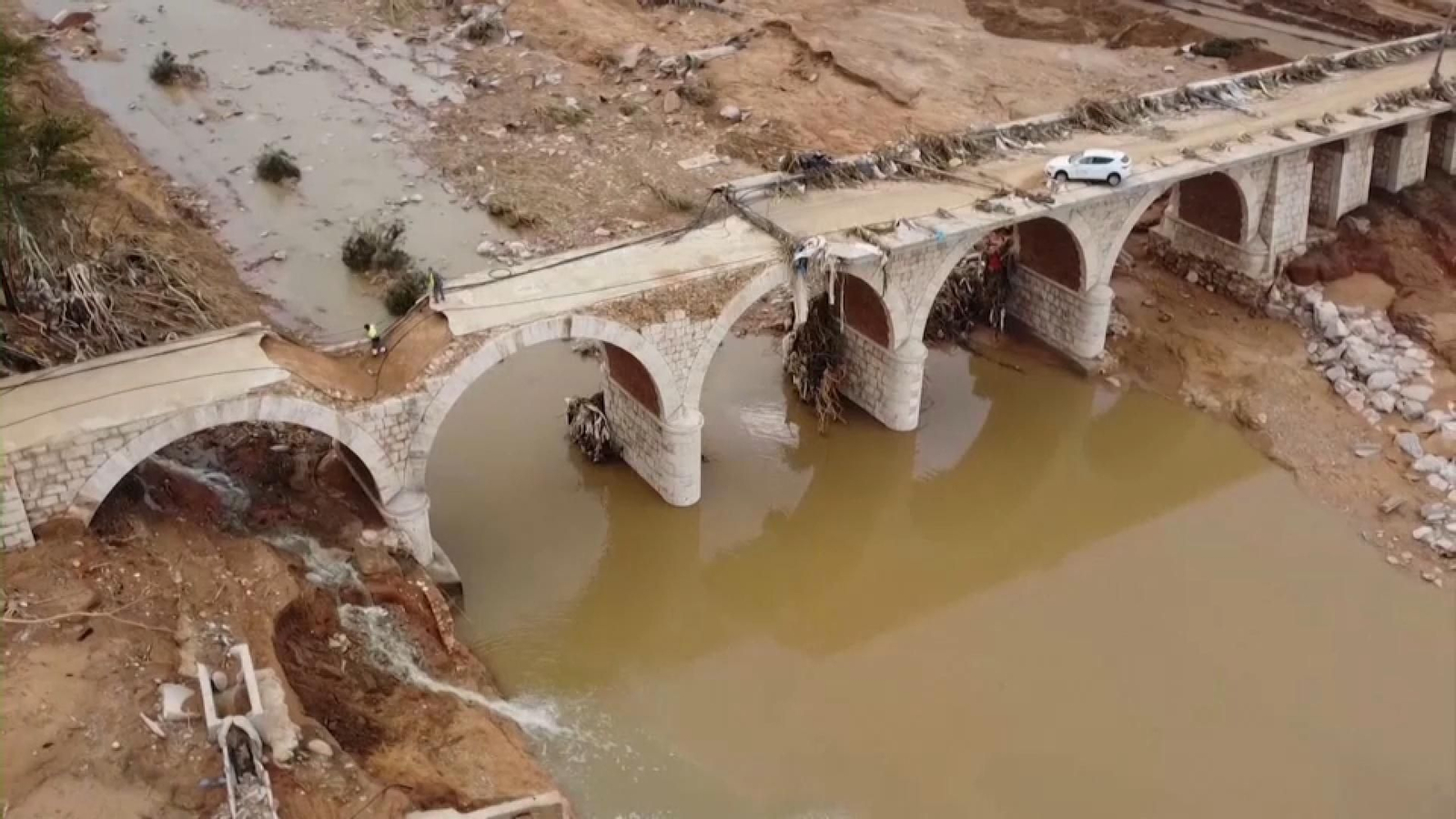 Estat del pont que unix Torrent i Alaquàs després de la barrancada d'octubre