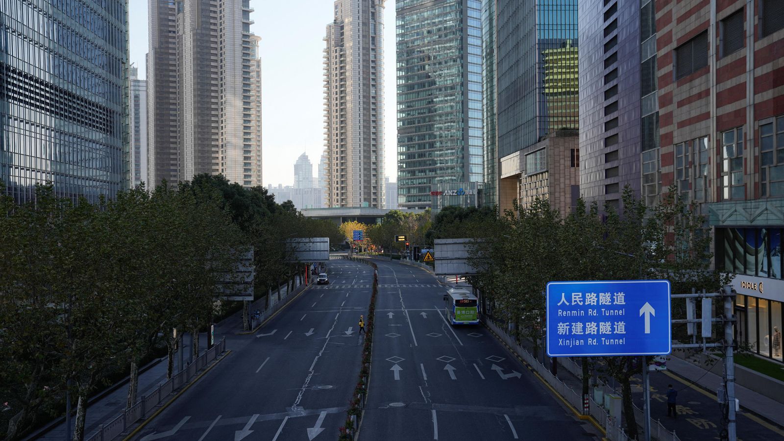 Carrers buits a Xangai per la pandèmia de covid-19