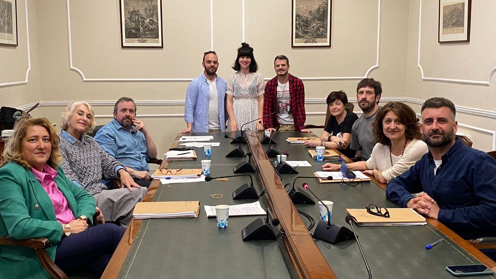 Ceballos i Sanabria i Marina Puche juntament amb el regidor de Cultura Festiva, Pere Fuset, i el jurat que els ha sel·leccionat