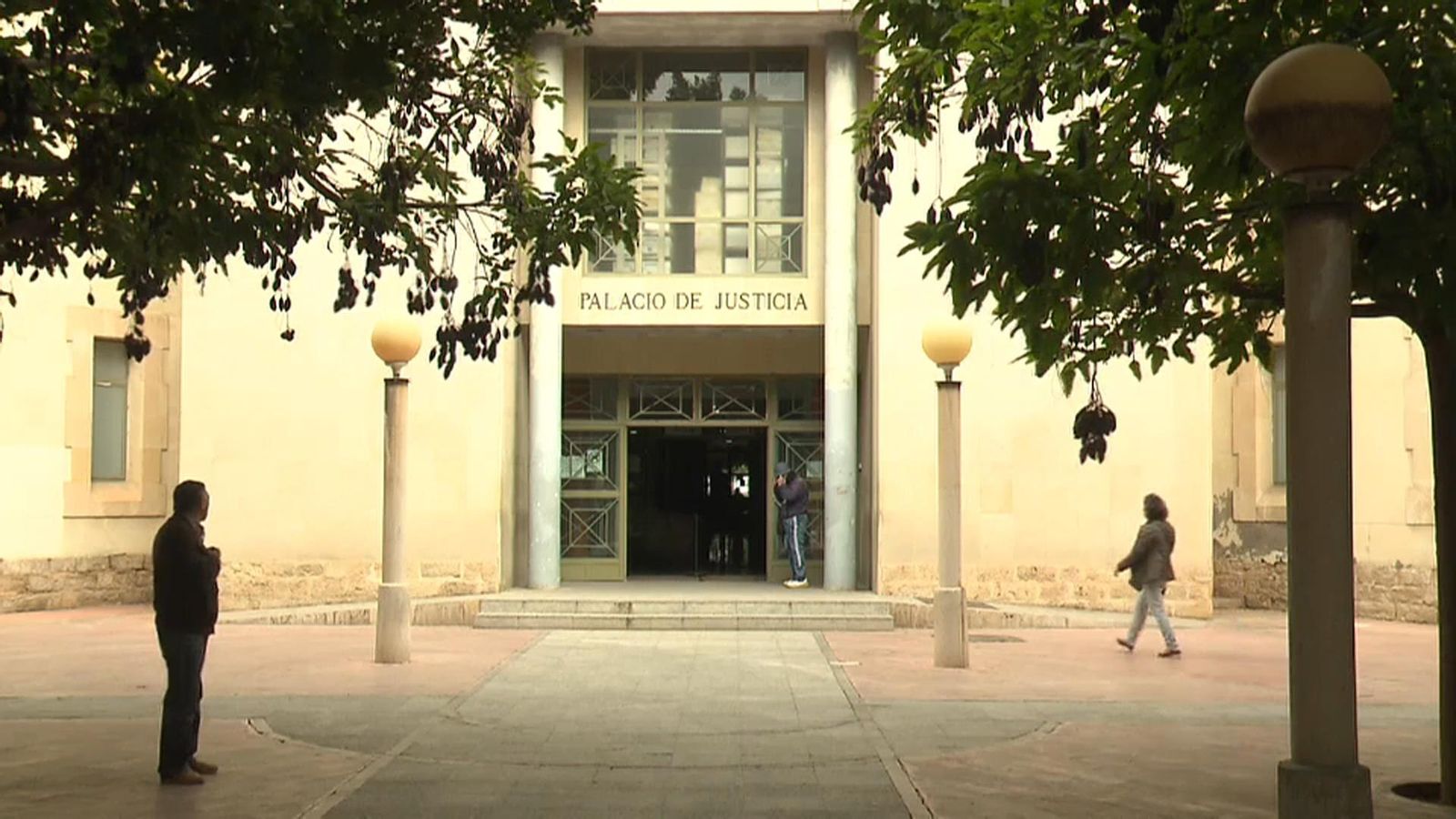 La víctima de l\'agressió sexual a la Marina Alta va contar a l\'institut que l\'amenaçaven amb un vídeo