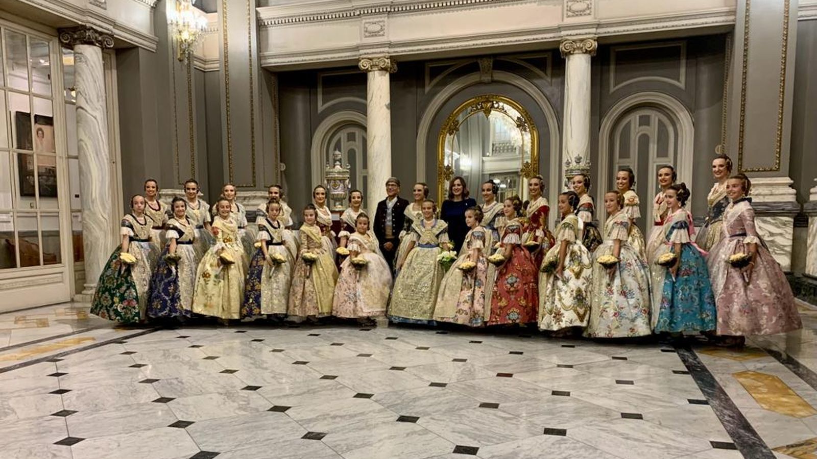 Les corts d'honor de les falles 2024, el president de la JCF, Santiago Ballester, i l'alcaldesa de València, María José Català, després de la proclamació