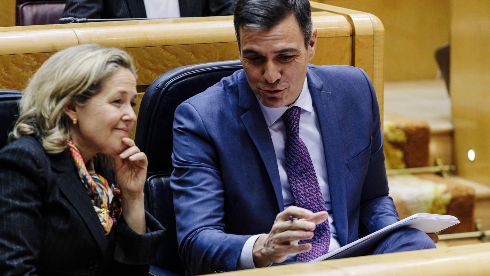 La ministra d'Afers Econòmic, Nadia Calviño, i el president del govern espanyol, Pedro Sánchez, en un ple del Senat La ministra d'Assumptes Econòmic, Nadia Calviño, i el president del govern espanyol, Pedro Sánchez, en un ple del Senat de gener