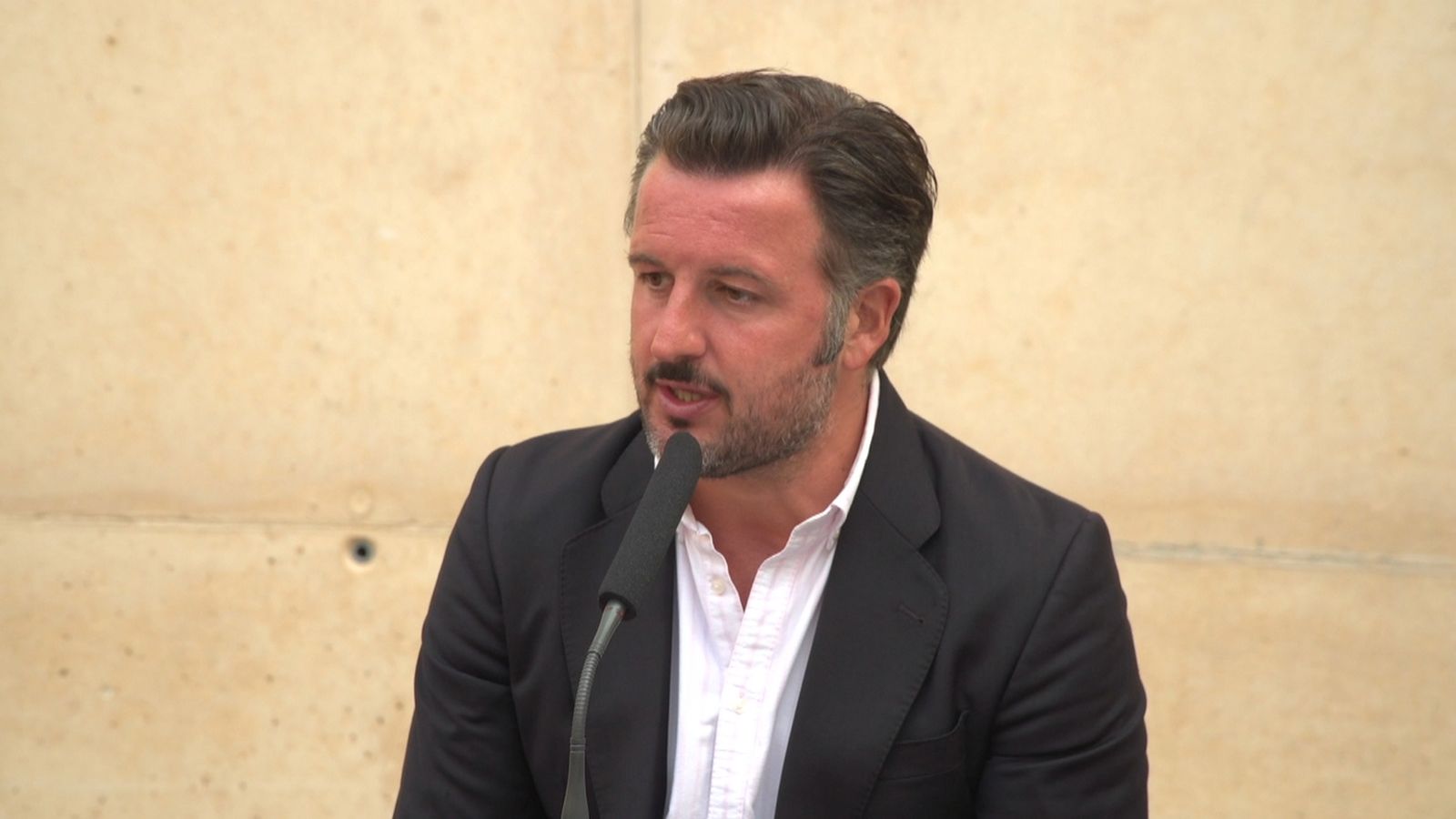 Un moment de la roda de premsa de l'alcalde d'Elx, Pablo Ruz