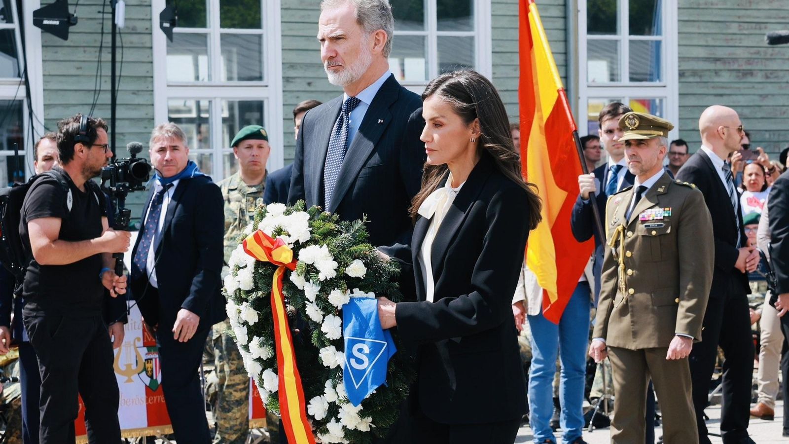 Ses Majestats els reis d'Espanya reten homenatge a les víctimes del nazisme a Mauthausen