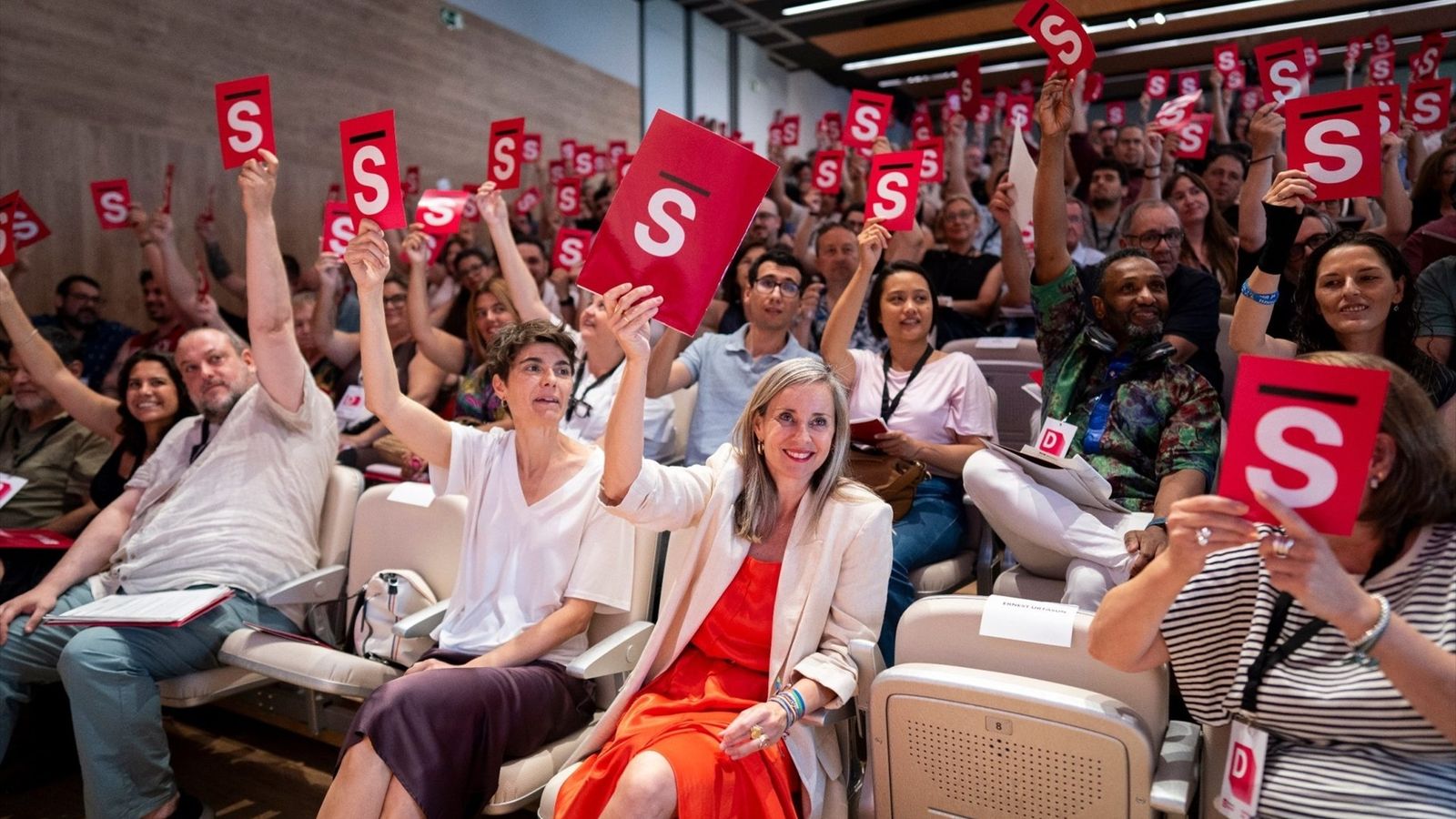 Una imatge de les votacions de l'assemblea extraordinària del Moviment Sumar