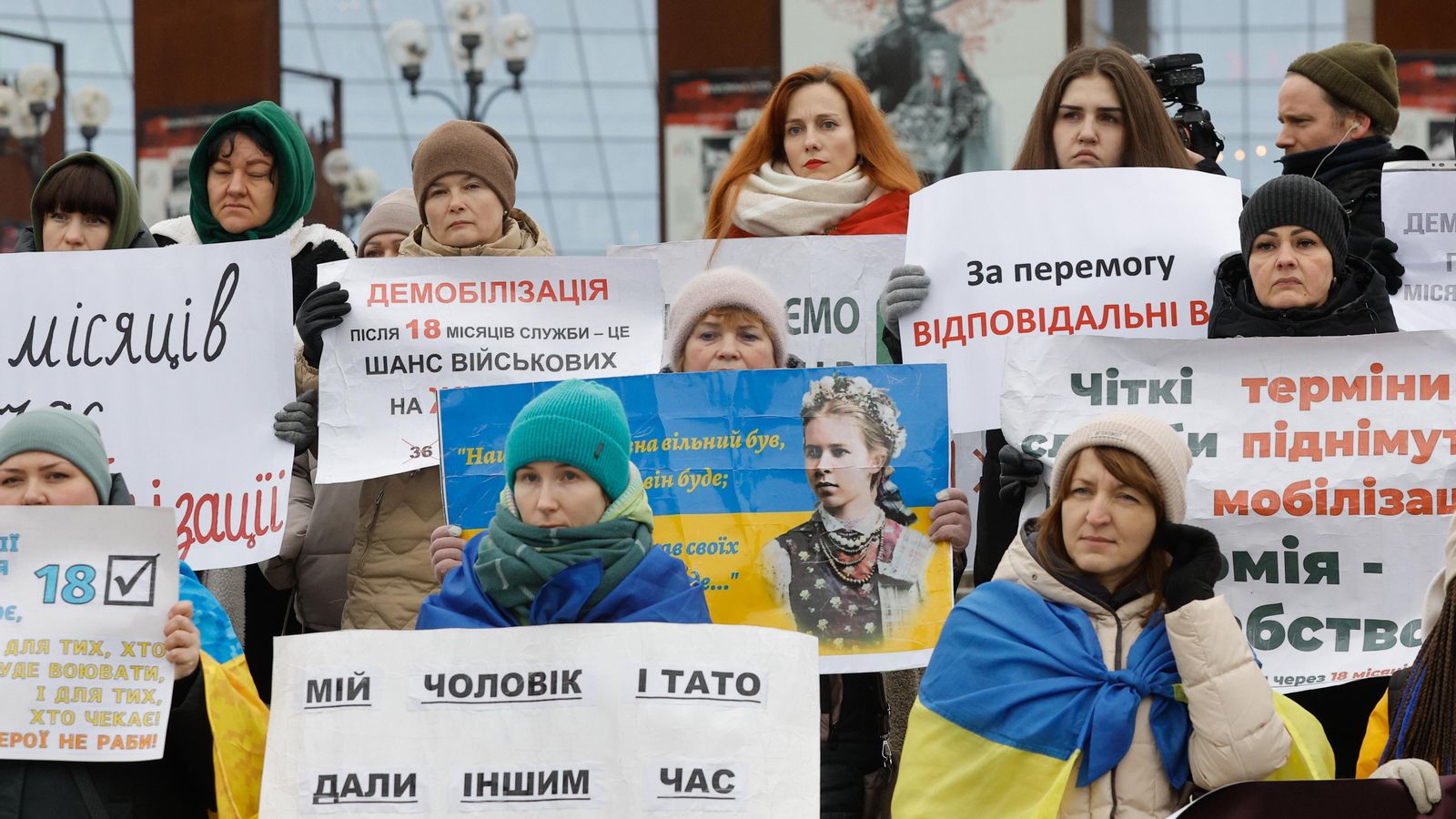 Familiars exigeixen a Kíiv el dret dels militars ucraïnesos a desmobilitzar-se voluntàriament després de divuit mesos de servei en l'exèrcit