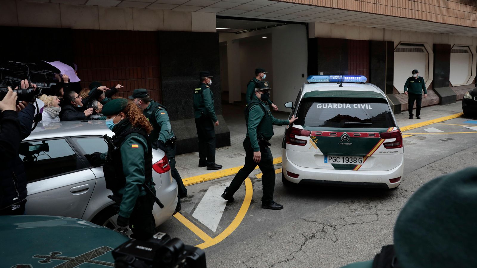 El detingut per matar el seu fill d'onze anys a Sueca arriba al jutjat per a declarar