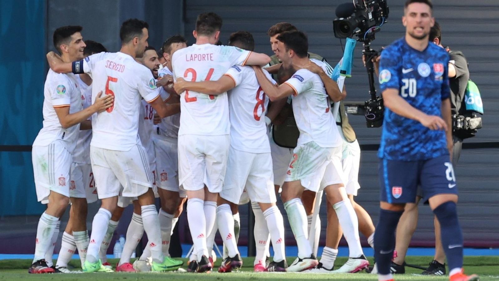 Els jugadors de la selecció celebren el quart gol
