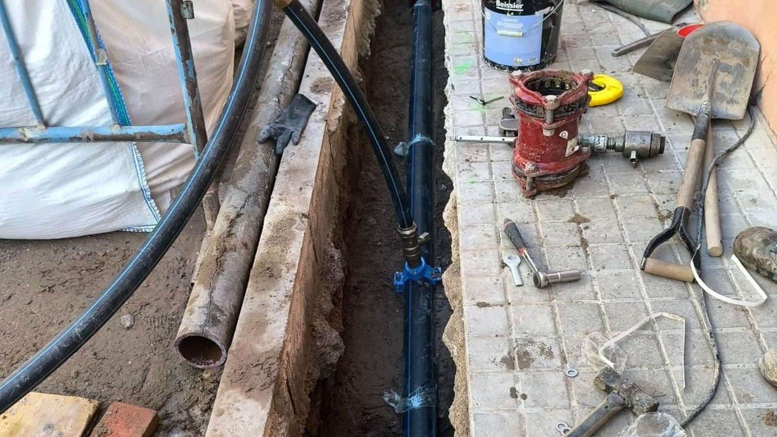 Els treballs duts a terme per a reparar la canonada del Palmar