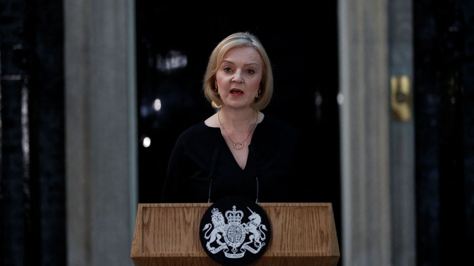 Declaració a la nació davant la residència oficial de Downing Street, Liz Truss
