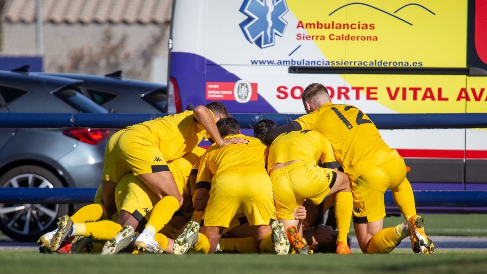 Els jugadors de l'Hèrcules celebren el gol de la victòria contra l'Atlètic Llevant