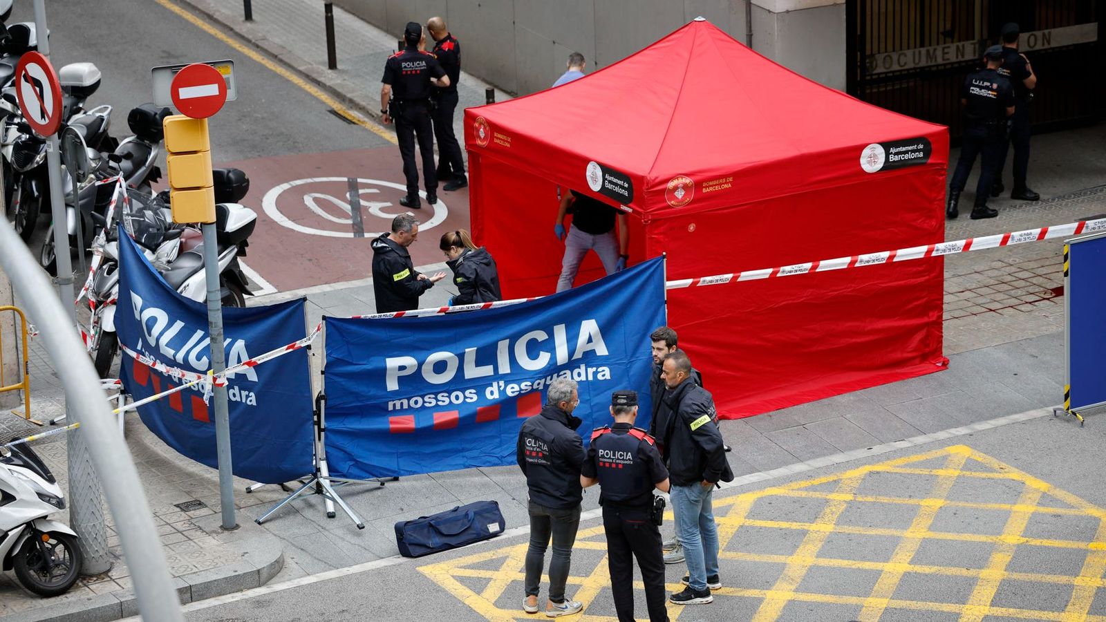 Dispositiu policial al lloc de l'assassinat