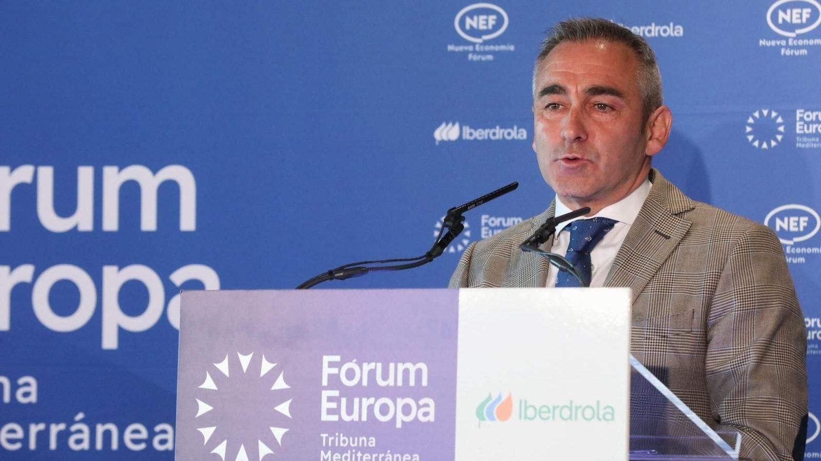 El conseller d'Agricultura, Aigua, Ramaderia i Pesca, Miguel Barrachina, durant la compareixença al fòrum