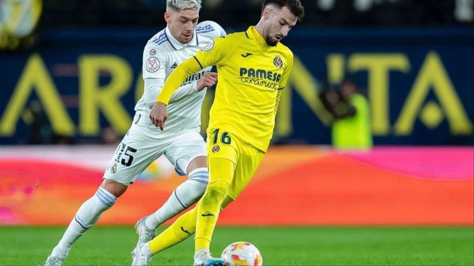 Baena i Valverde en una acció de partit