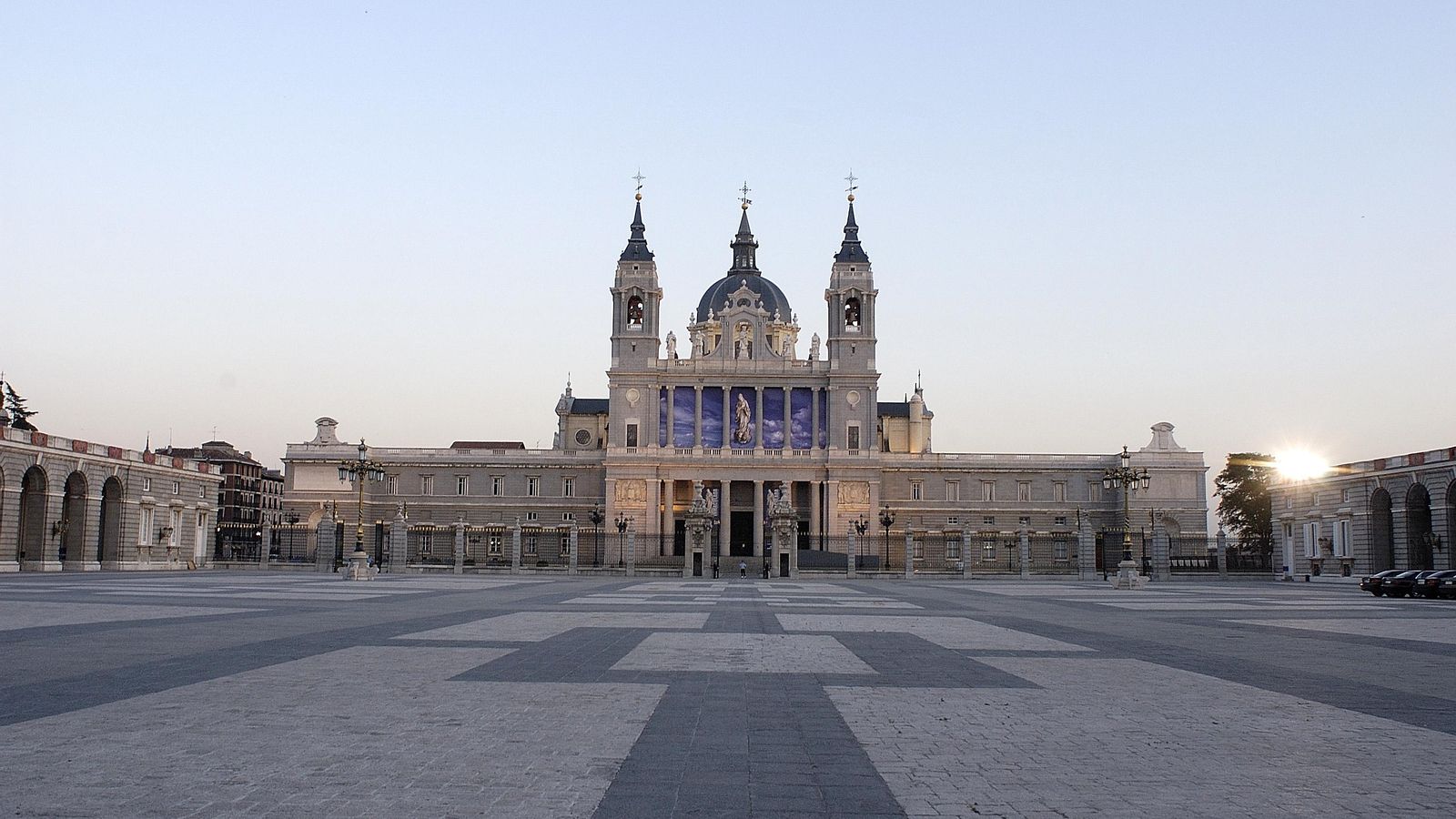 El risc d’amenaces terroristes o l’enfrontament entre partidaris i detractors són alguns dels motius al·legats pel govern espanyol El risc d’amenaces terroristes o l’enfrontament entre partidaris i detractors són alguns dels motius al·legats pel govern espanyol