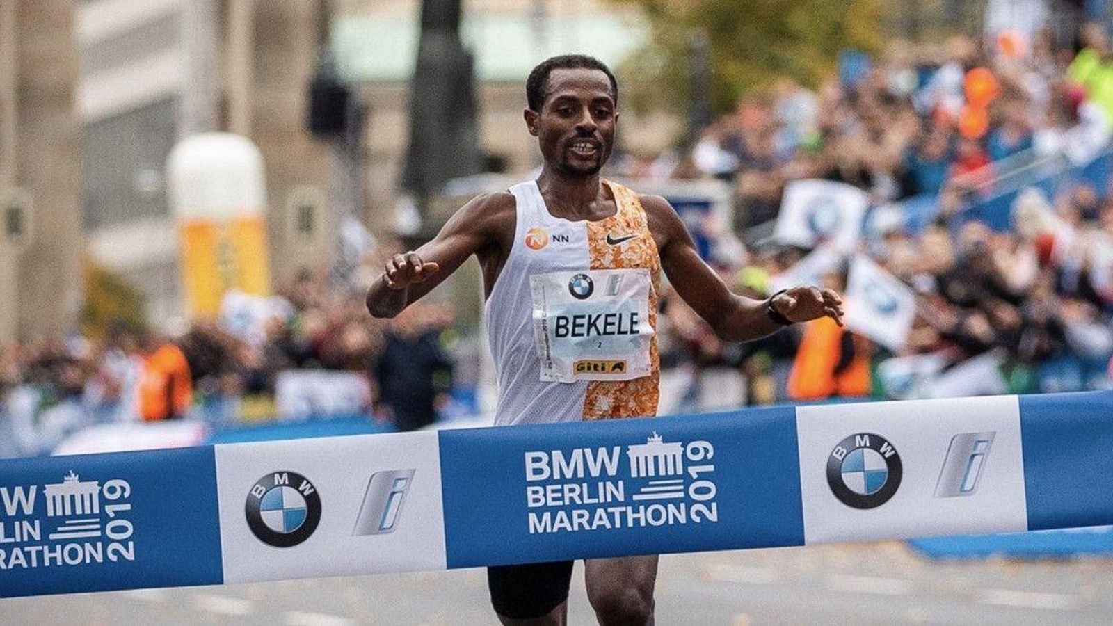 Bekele en la seua victòria en la Marató de Berlín de 2019