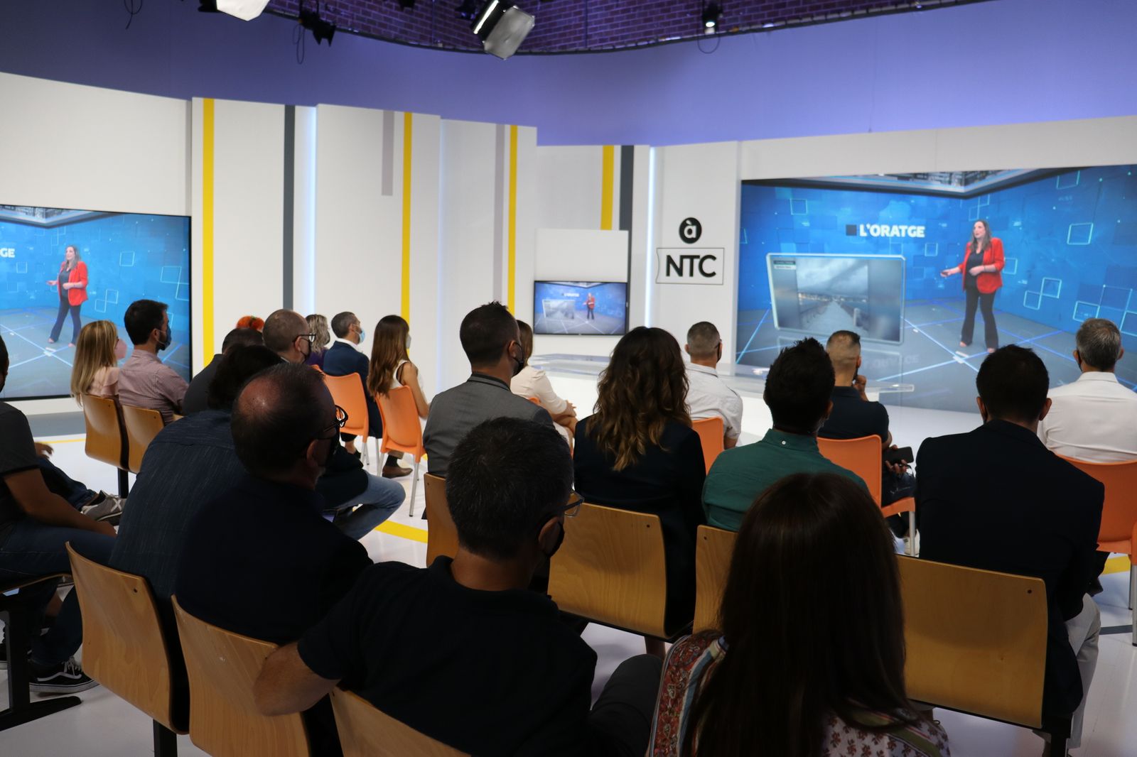 Victoria Roselló ha presentat totes les novetats tecnològiques de l'estudi d'informatius: videowall de díhuit metres i realitat augmentada