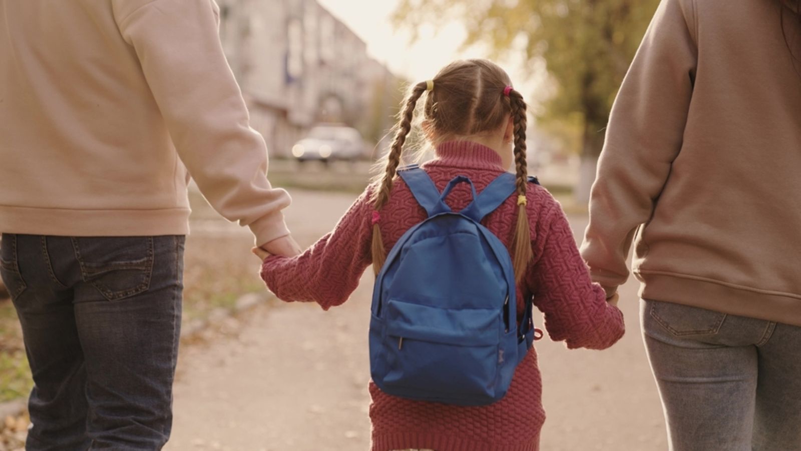 10.06.2024 | Milers de criatures i adolescents viuen en centres de menors esperant una família