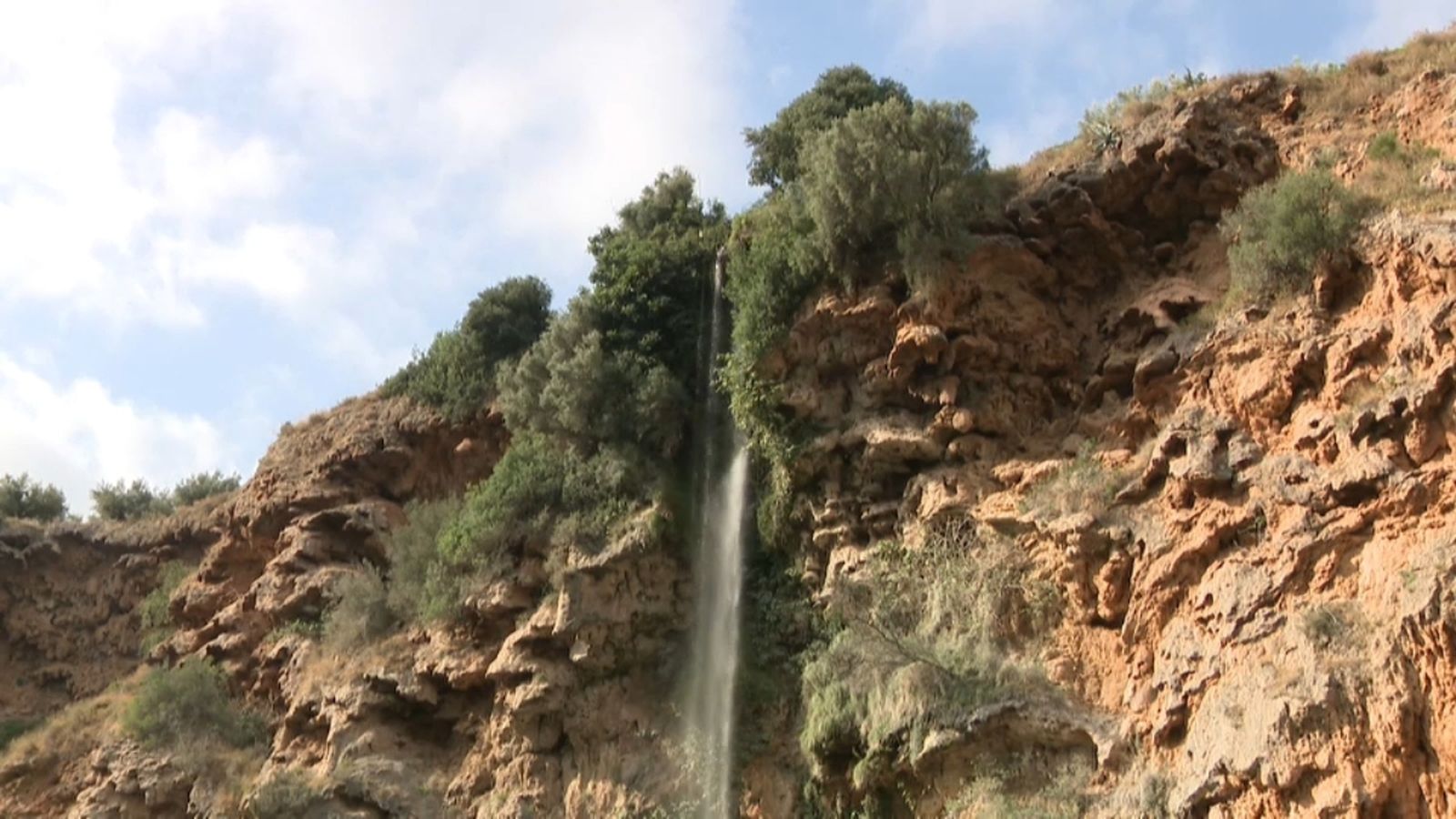 El Salto de la Novia cobra una taxa per a netejar la zona