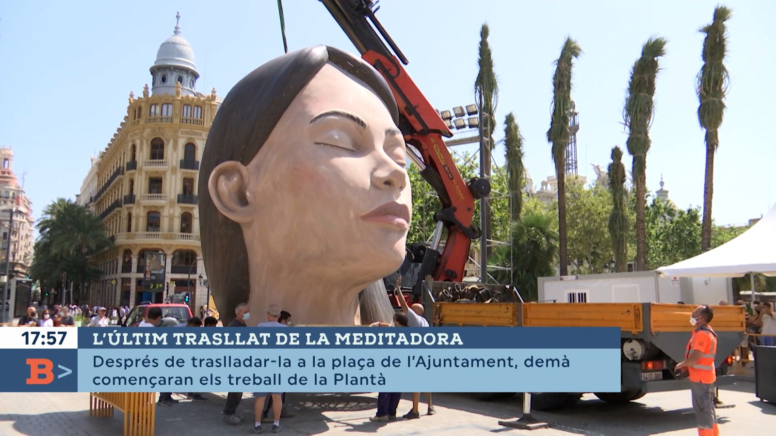 25.08.2021 | La Meditadora torna a la plaça de l’Ajuntament de València