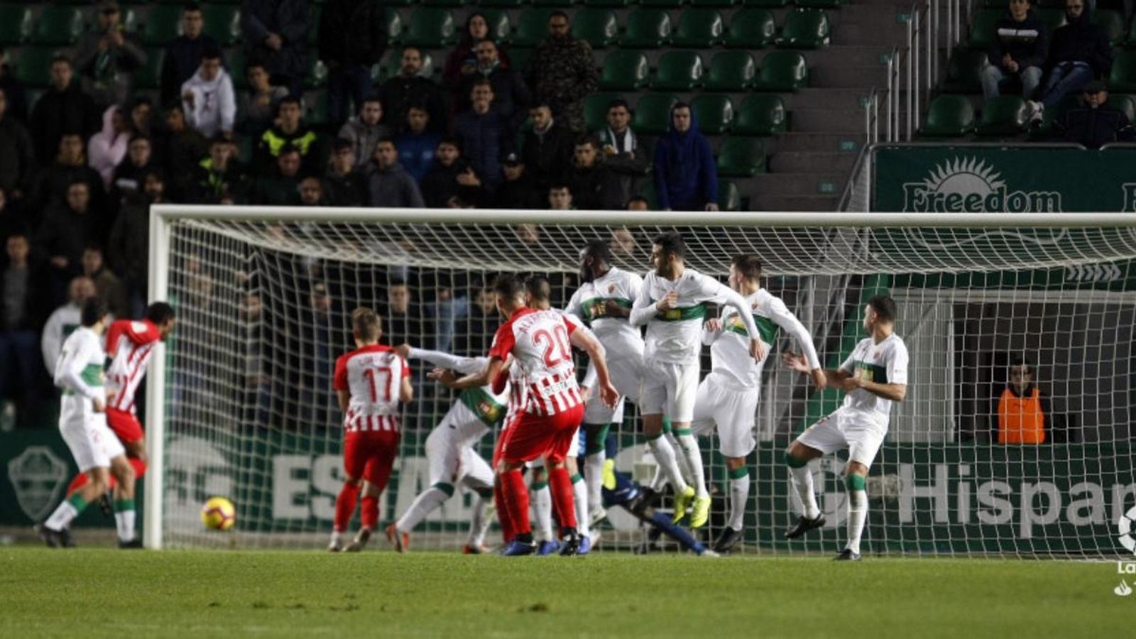 L'Almeria ha marcat dos gols de falta