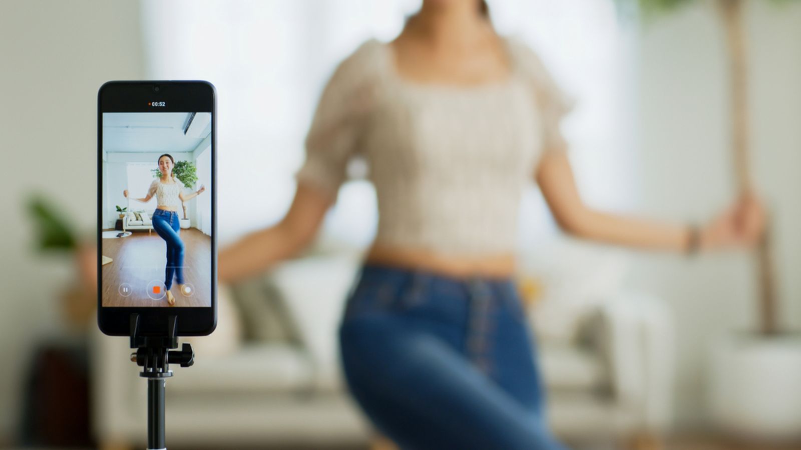 Acomiaden una treballadora per ballar en TikTok estant de baixa per lumbàlgia