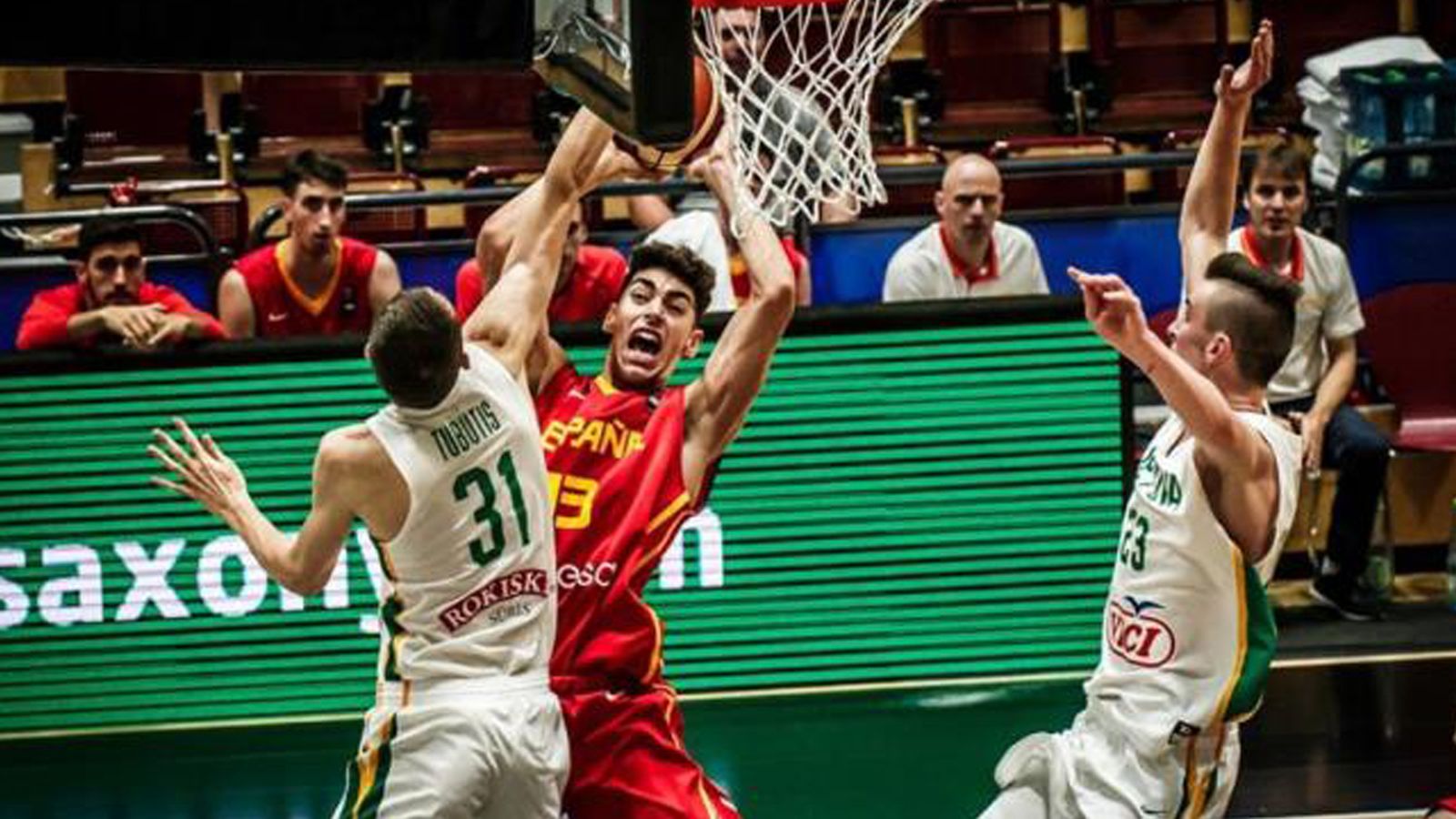 Josep Puerto en el duel contra Lituània
