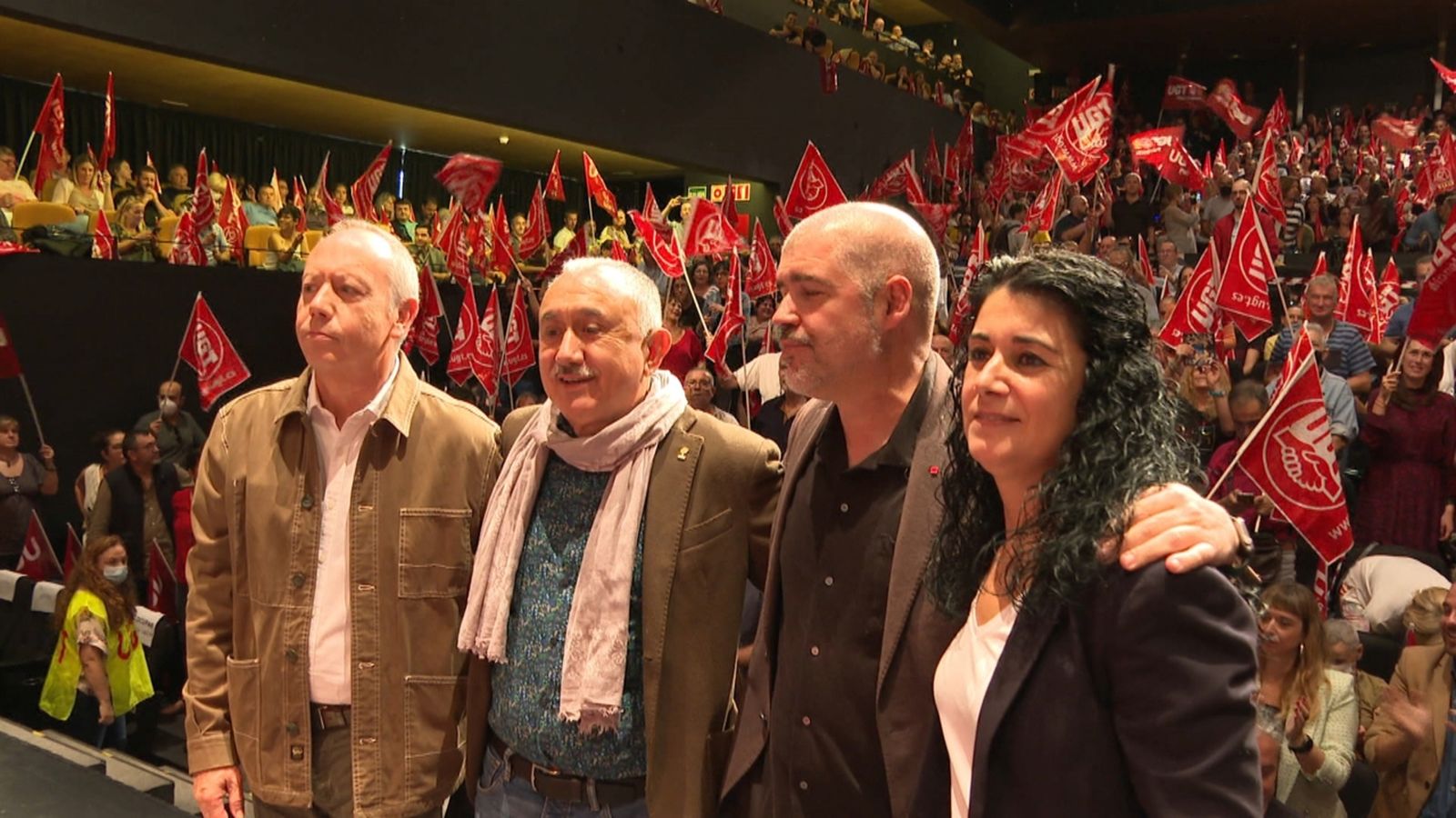 Els secretaris generals d'UGT i de CCOO, durant un acte conjunt dels dos sindicats a València