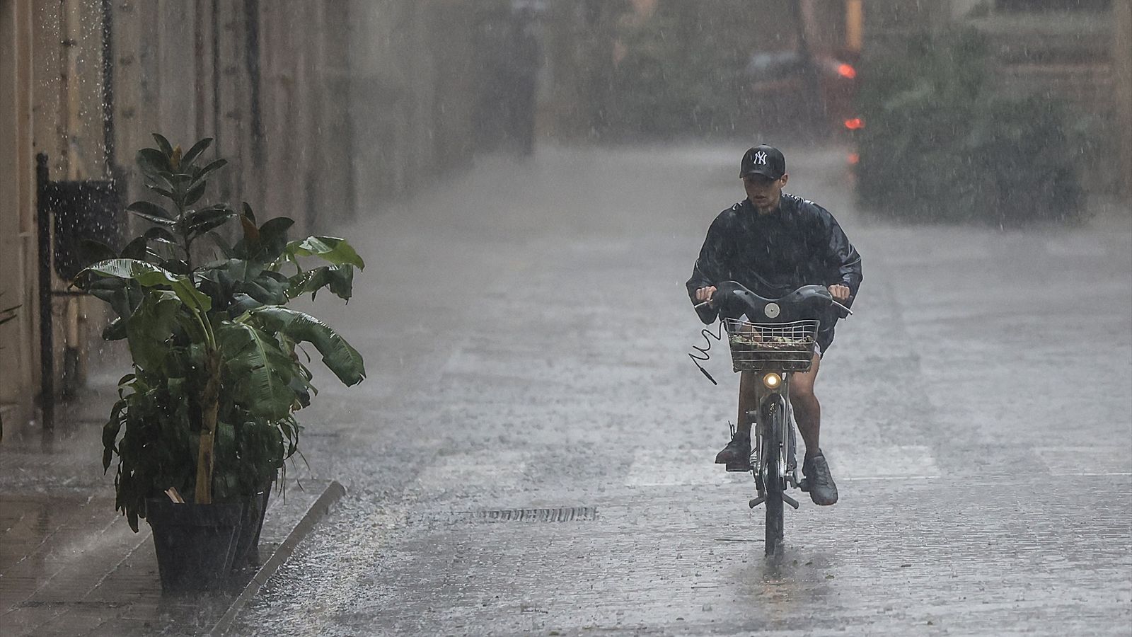 Imatges de l'última tempesta d'estiu a la ciutat de València