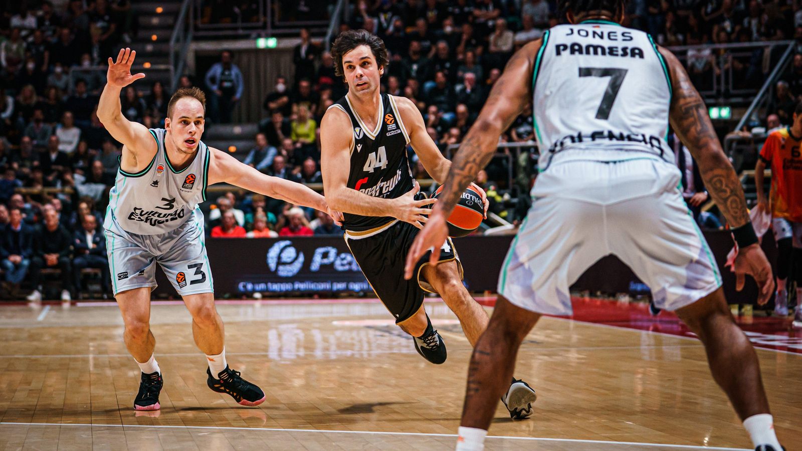 La Virtus de Bologna guanya al València Basket per 89-59