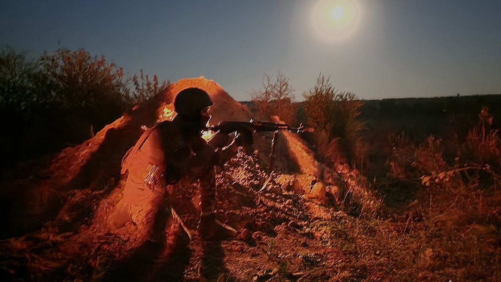 Soldat ucraïnés apunta amb el seu fusell