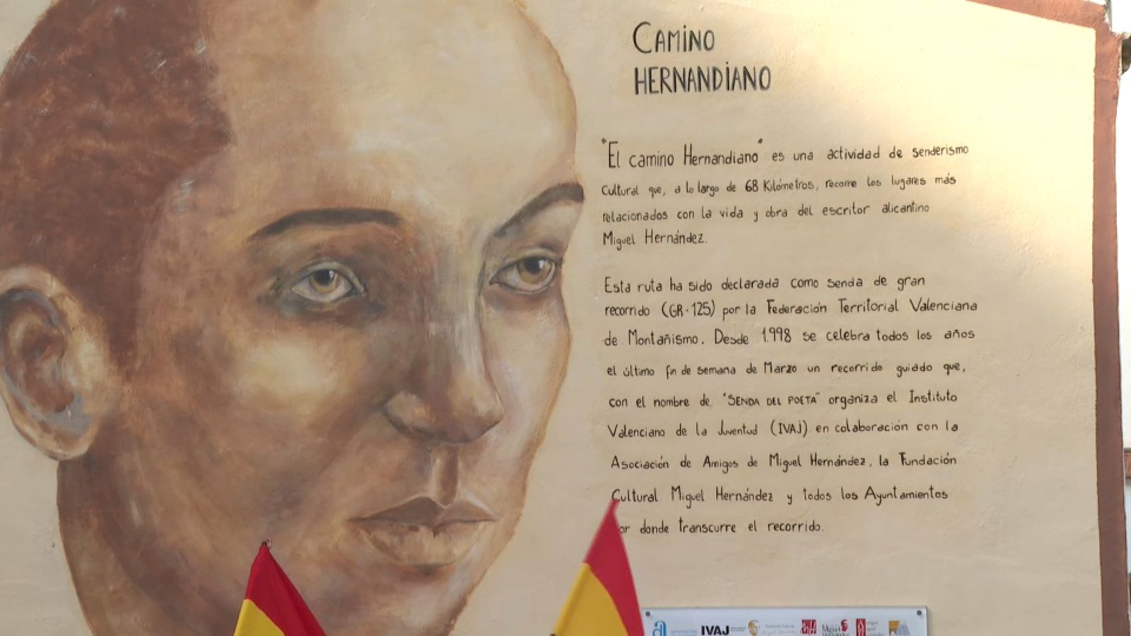 Mural de l'inici de la Senda del Poeta, en què han participat desenes de persones este divendres