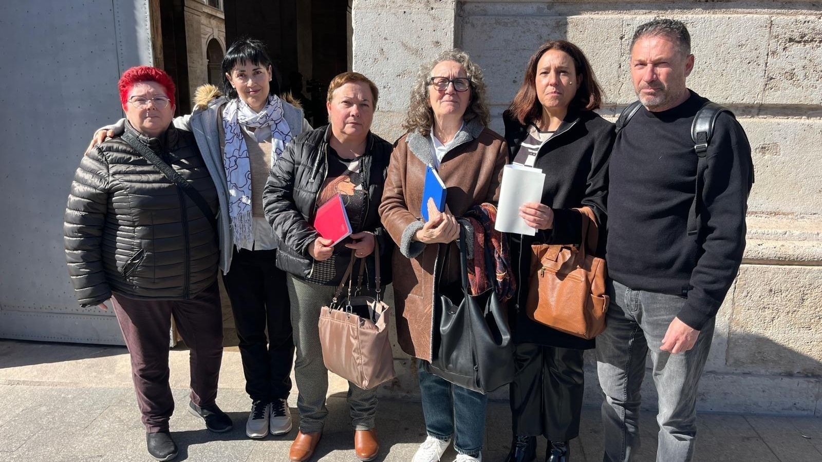 Membres de l’Associació Víctimes Dana 29 d'Octubre de 2024 que s'han reunit amb Pilar Bernabé