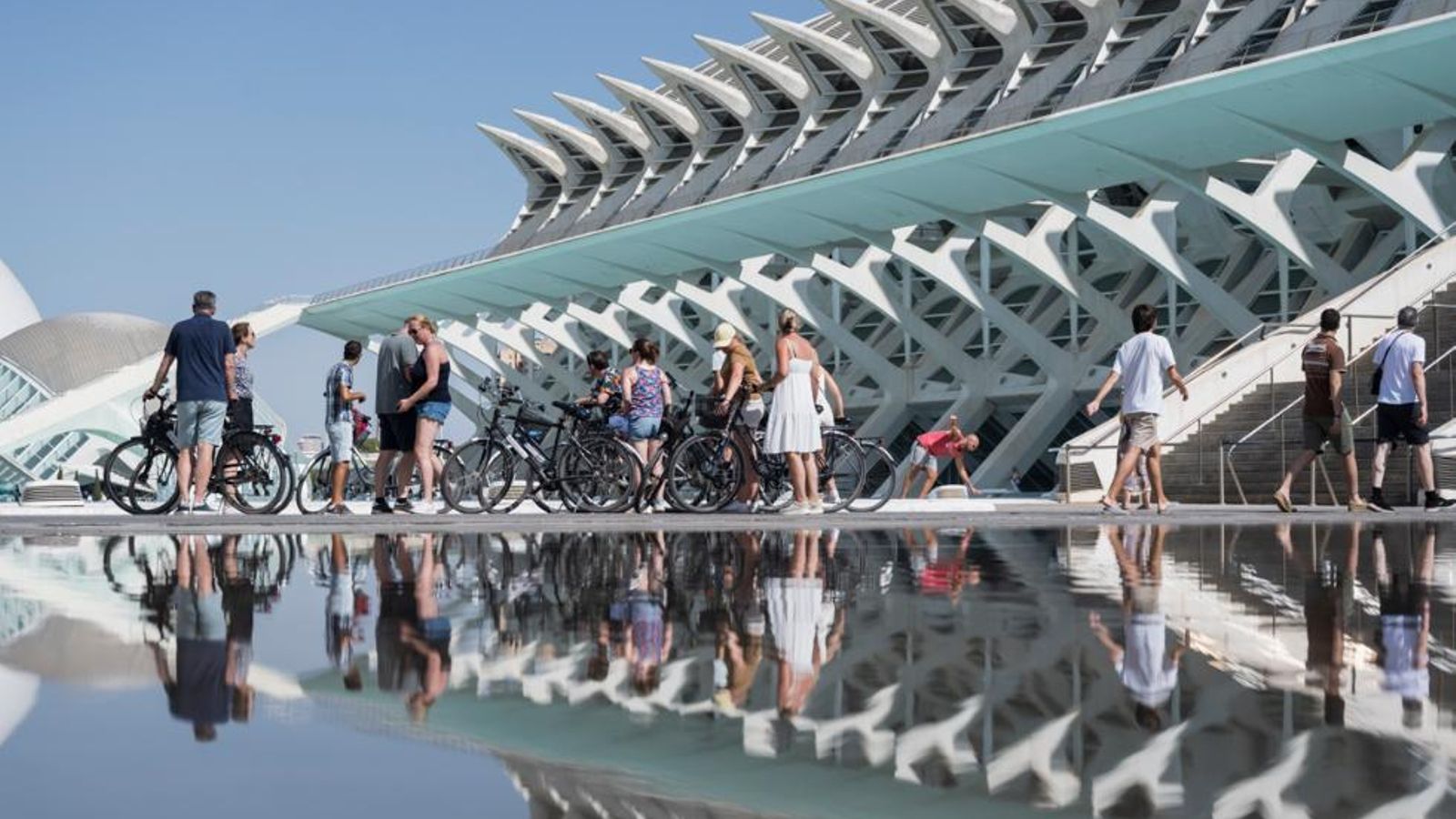 Turistes en la Ciutat de les Arts i les Ciències