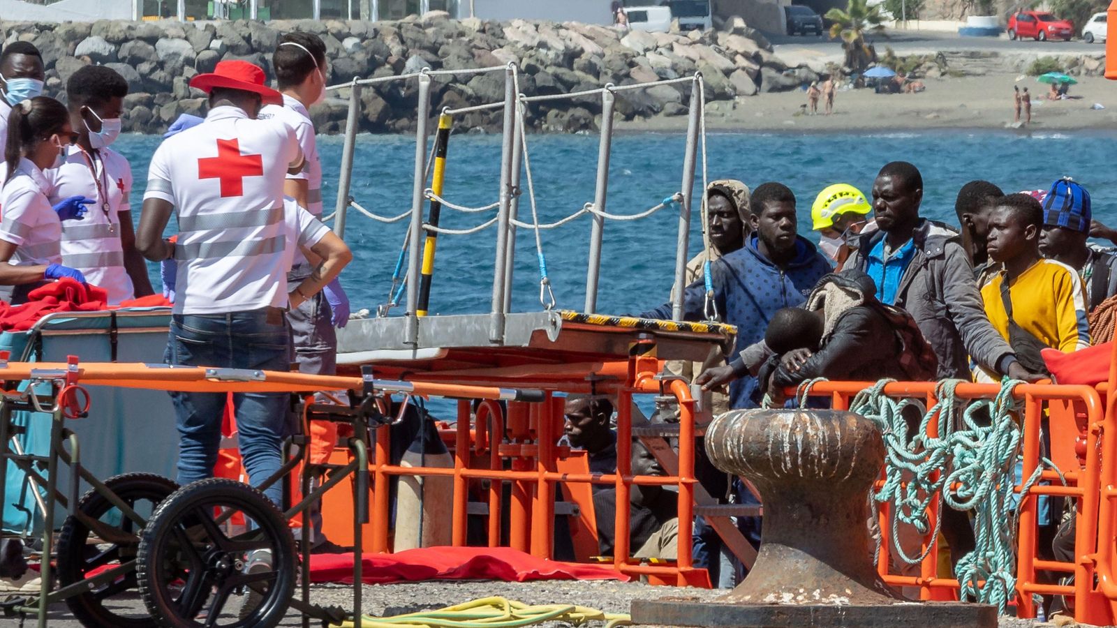 Diversos immigrants són atesos per Creu Roja a Gran Canària, Canàries