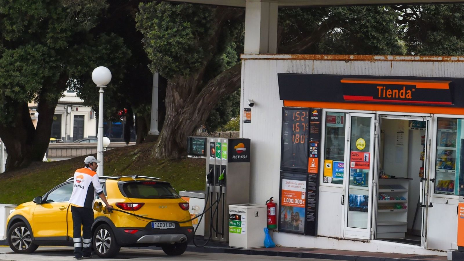 El diesel tornarà a tindre una bonificació de 20 cèntims per litre a partir de setembre
