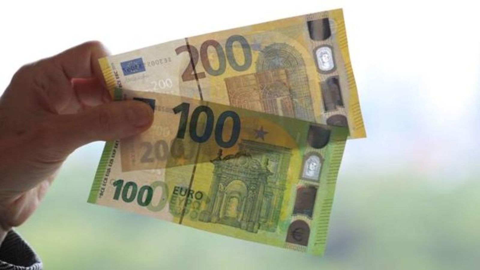 Nous bitllets de 100 i 200 euros