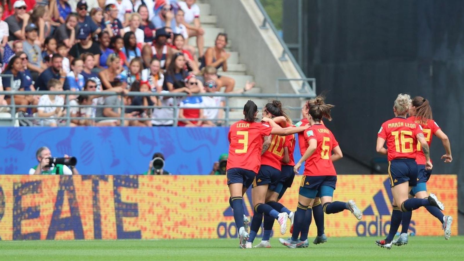 Espanya cau eliminada del Mundial per dos dubtosos penals (2-1)