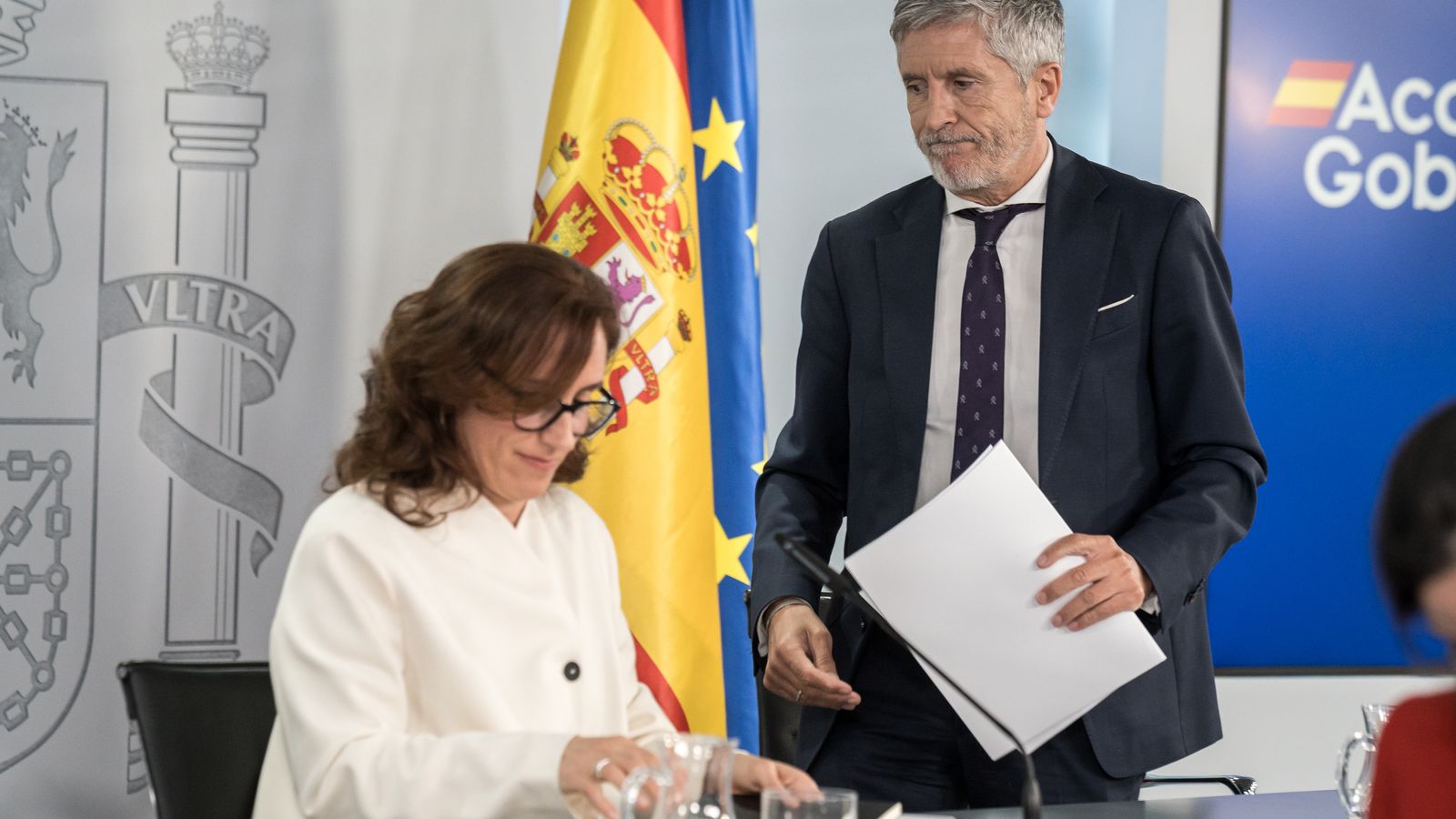 Mónica García i Fernando Grande-Marlaska en la roda de premsa a Moncloa